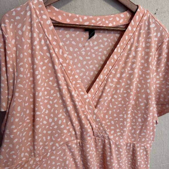 Torrid Babydoll Top Size 3 Plus Peach Pink White Abstract Polka Dot Short Sleeve - Picture 5 of 12